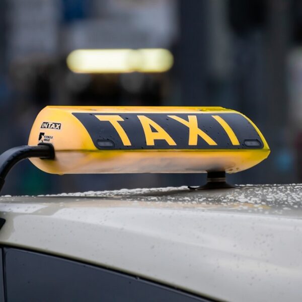 taxi rotterdam airport